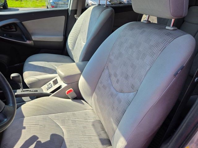 Used 2012 Toyota RAV4 4WD w/ Value Pkg image 2