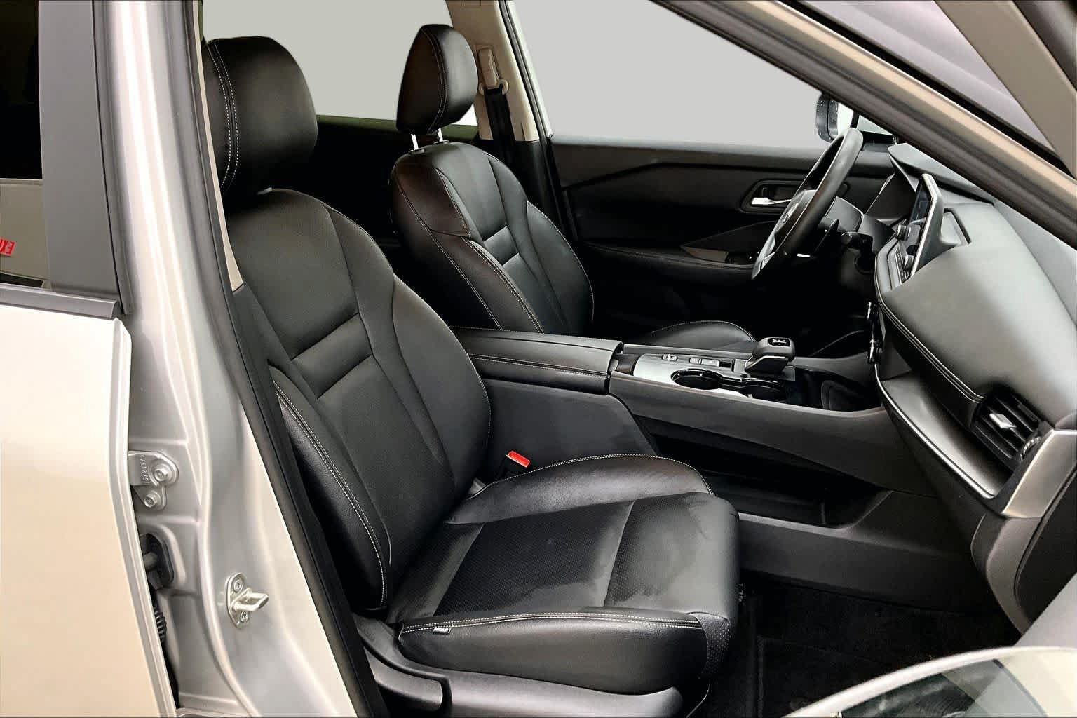 Used 2024 Nissan Rogue SV FWD image 9