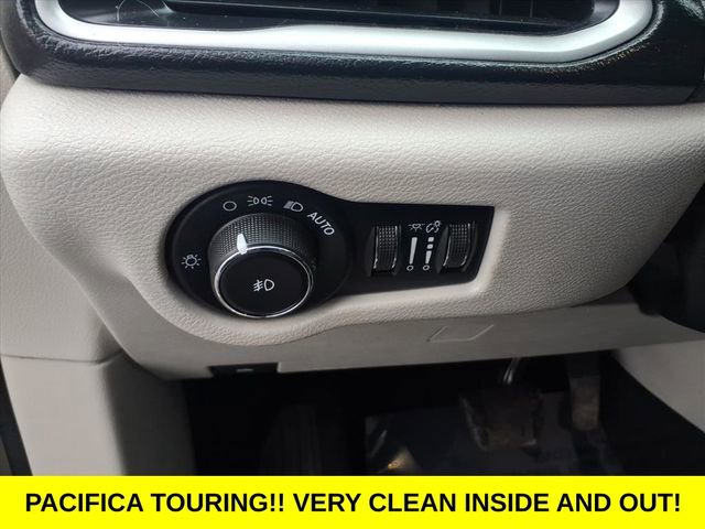 Used 2018 Chrysler Pacifica Touring-L w/ Advanced Safetytec Group image 16