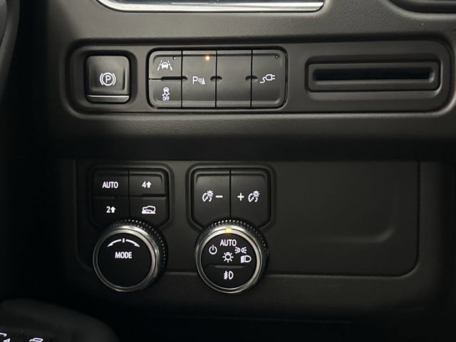 Used 2021 GMC Yukon SLT w/ SLT Luxury Package image 18