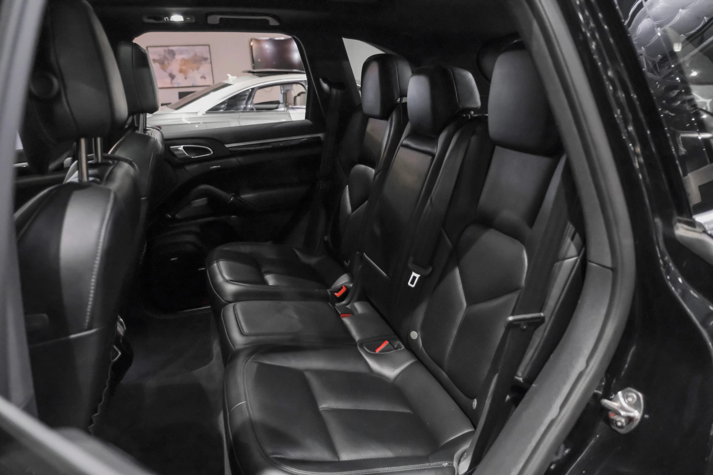 Used 2018 Porsche Cayenne AWD/4WD image 36