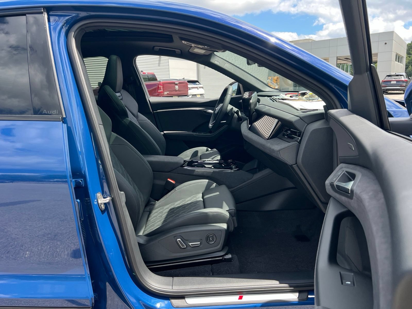 New 2027 Audi SQ6 e-tron Prestige AWD/4WD image 34
