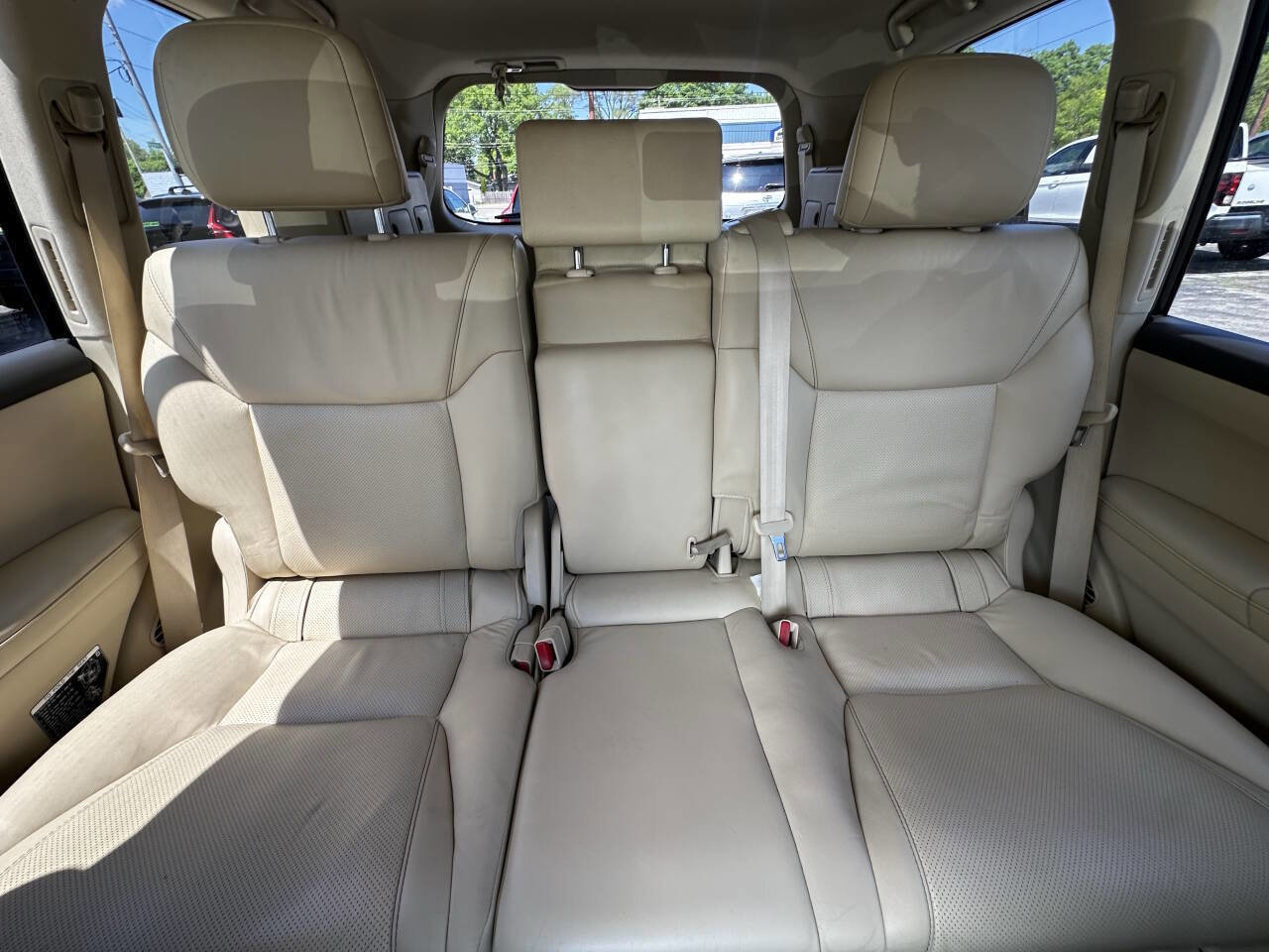 Used 2013 Lexus LX 570 4WD w/ Luxury Pkg image 19