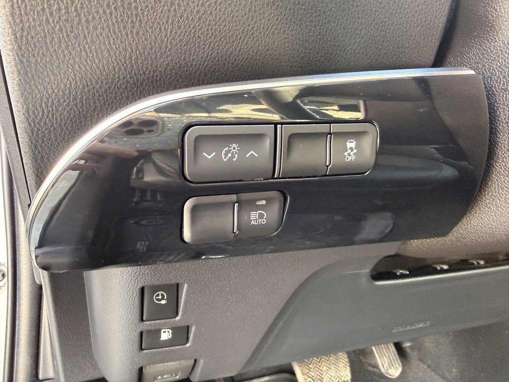 Used 2018 Toyota Prius Prime Premium image 26