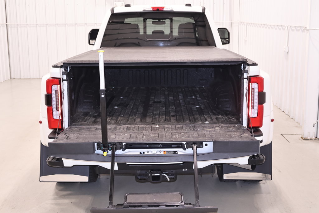 Used 2025 Ford F450 Platinum w/ FX4 Off-Road Package AWD/4WD image 43