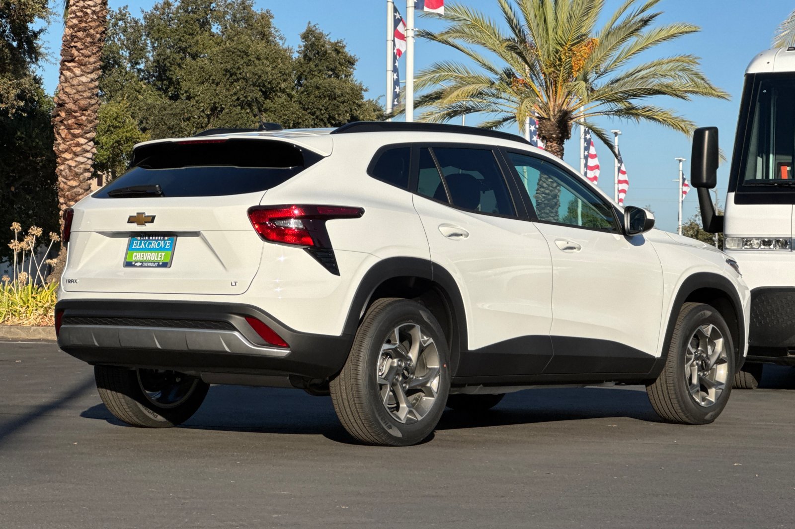 New 2026 Chevrolet Trax LT w/ LT Convenience Package FWD image 3