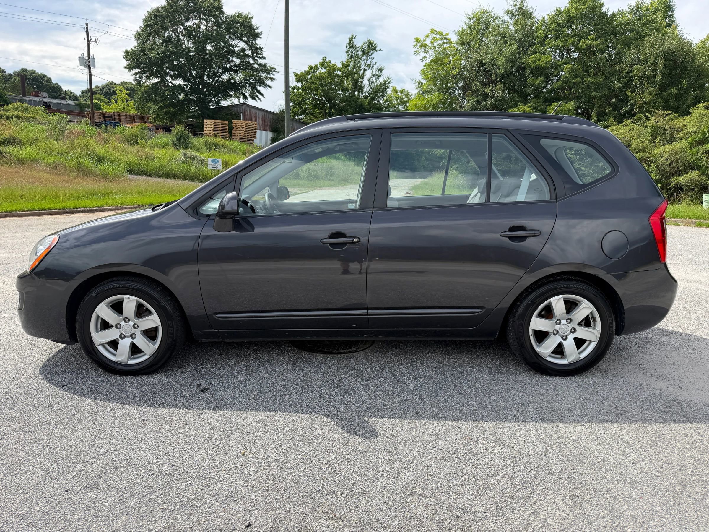 Used 2007 Kia Rondo LX w/ Convenience Pkg FWD image 2