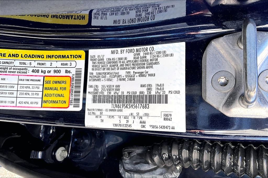 Used 2017 Lincoln Continental Select image 33