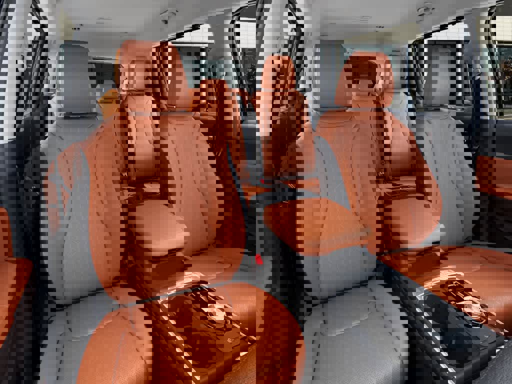 New 2026 Kia Carnival EX image 15