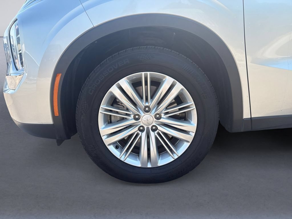 Used 2024 Mitsubishi Outlander ES FWD image 14