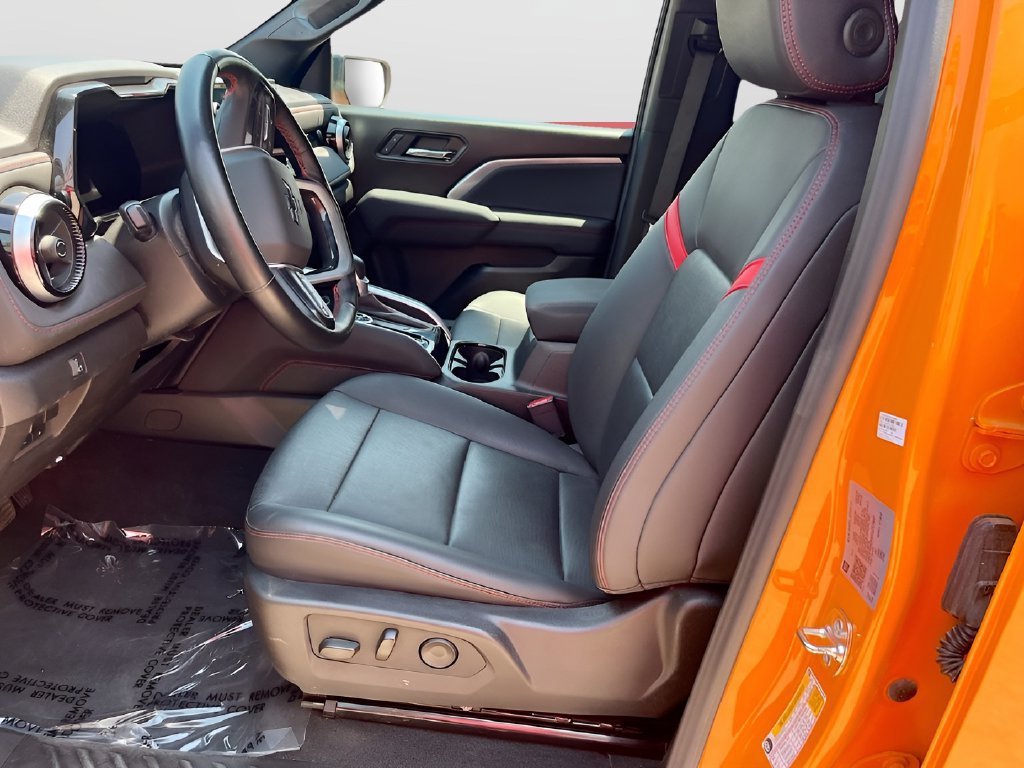 Used 2025 Chevrolet Colorado Z71 w/ Technology Package AWD/4WD image 21