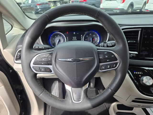 Used 2022 Chrysler Pacifica Touring-L FWD image 35