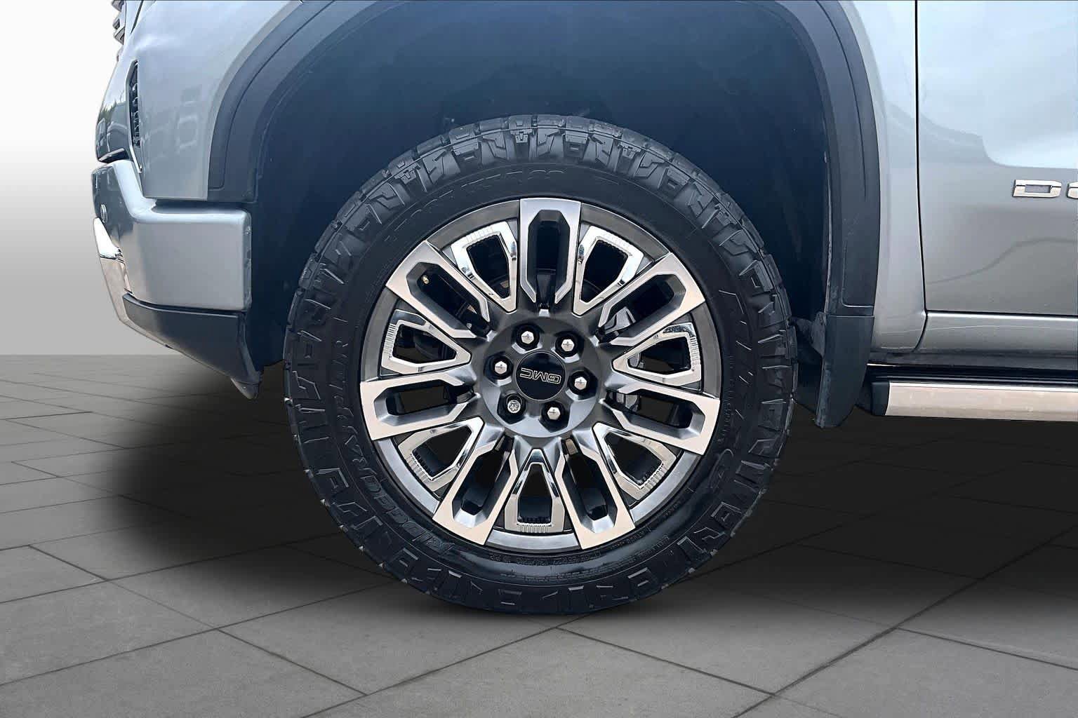 Used 2023 GMC Sierra 1500 Denali Ultimate AWD/4WD image 11