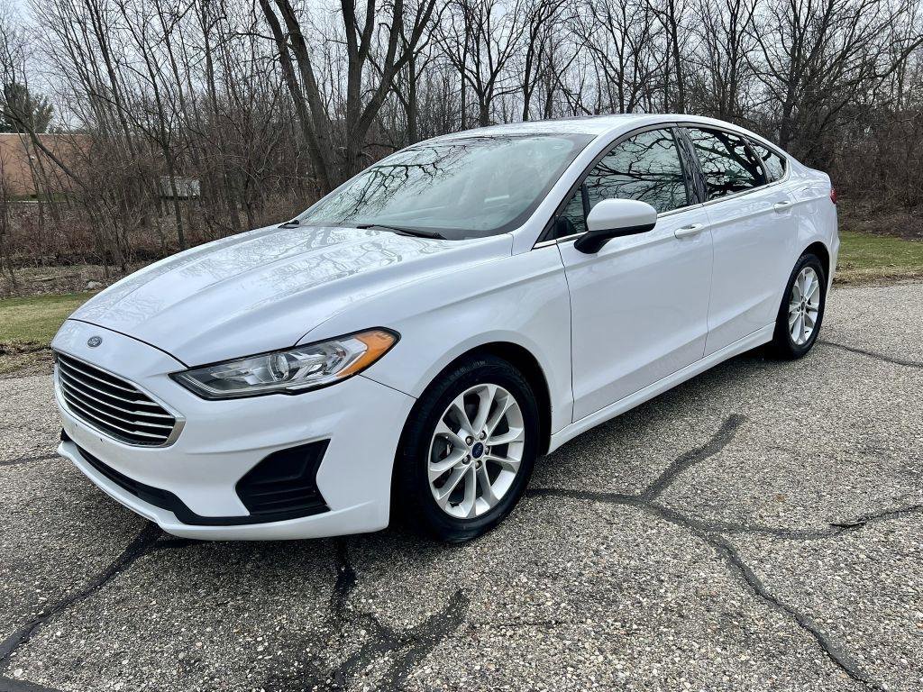 Used 2020 Ford Fusion SE image 1