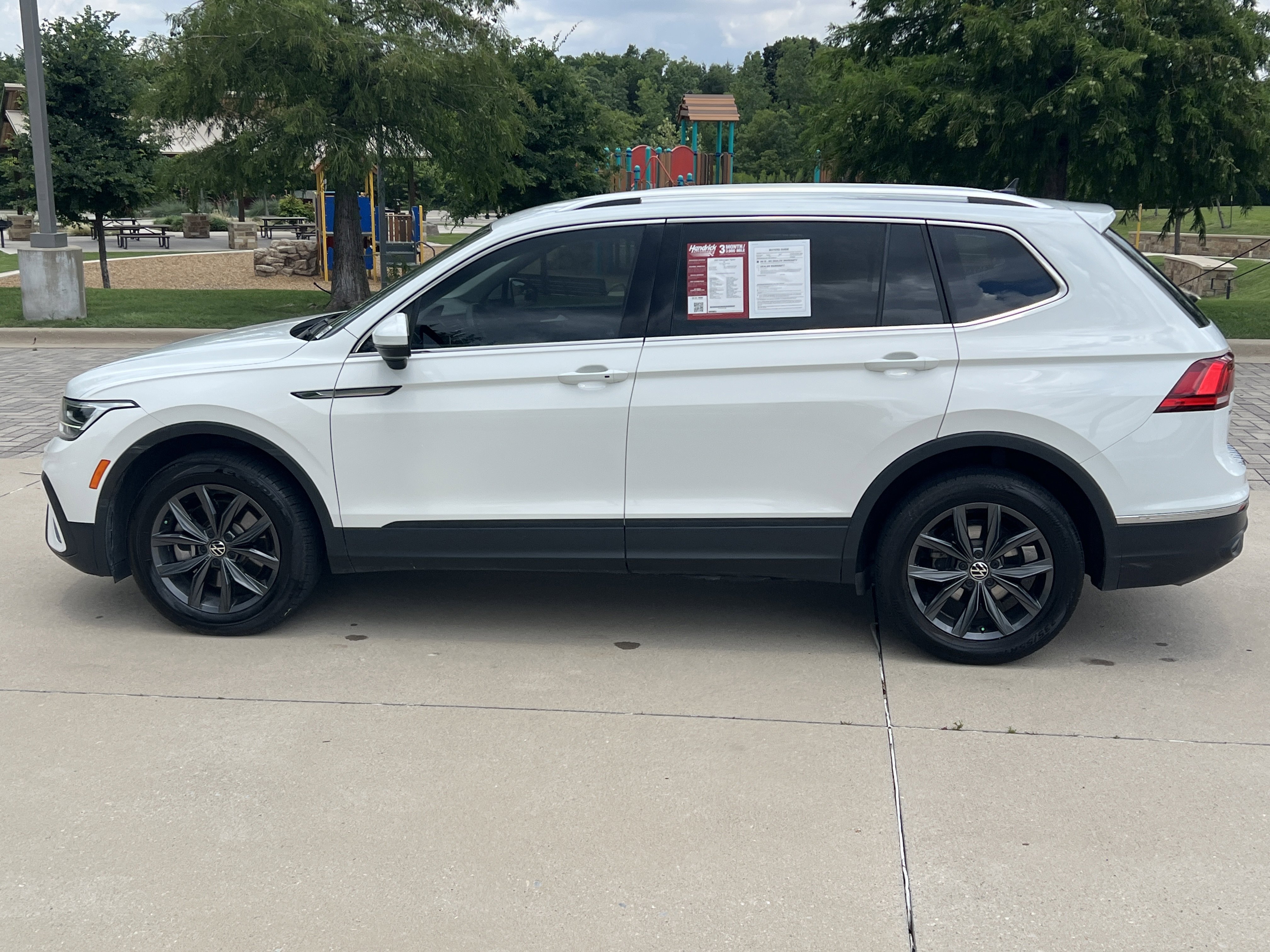 Used 2022 Volkswagen Tiguan SE FWD image 12