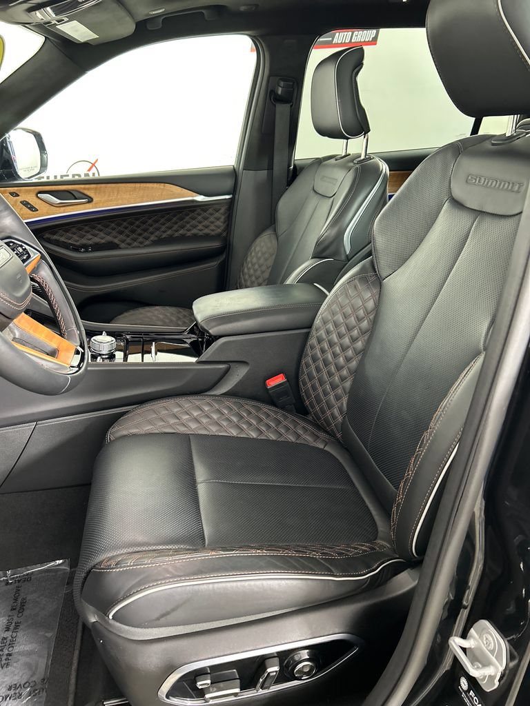 Used 2025 Jeep Grand Cherokee L Summit AWD/4WD image 12