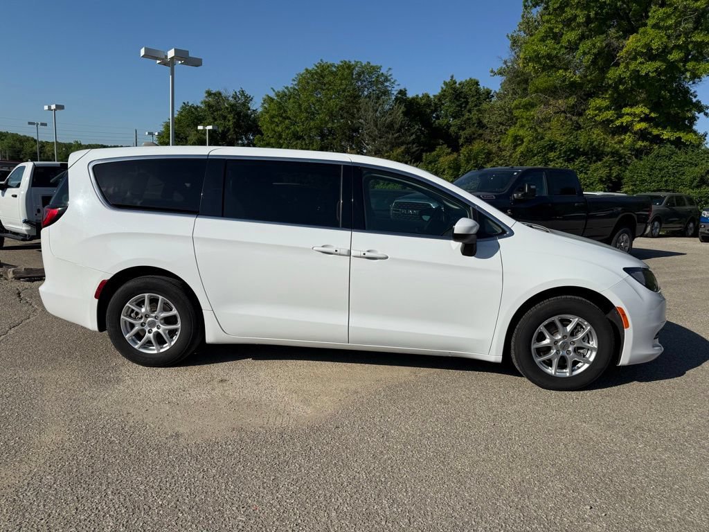Used 2023 Chrysler Voyager LX FWD image 34