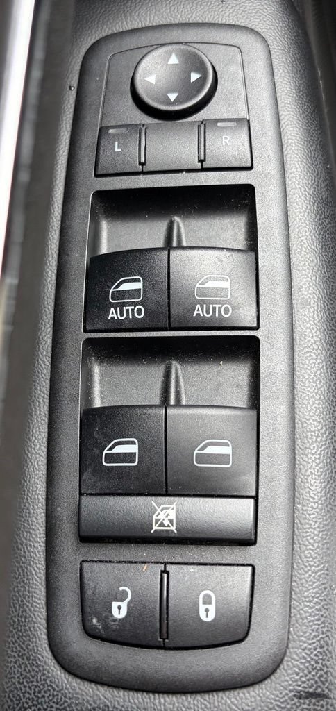 Used 2018 Jeep Grand Cherokee Limited AWD/4WD image 17