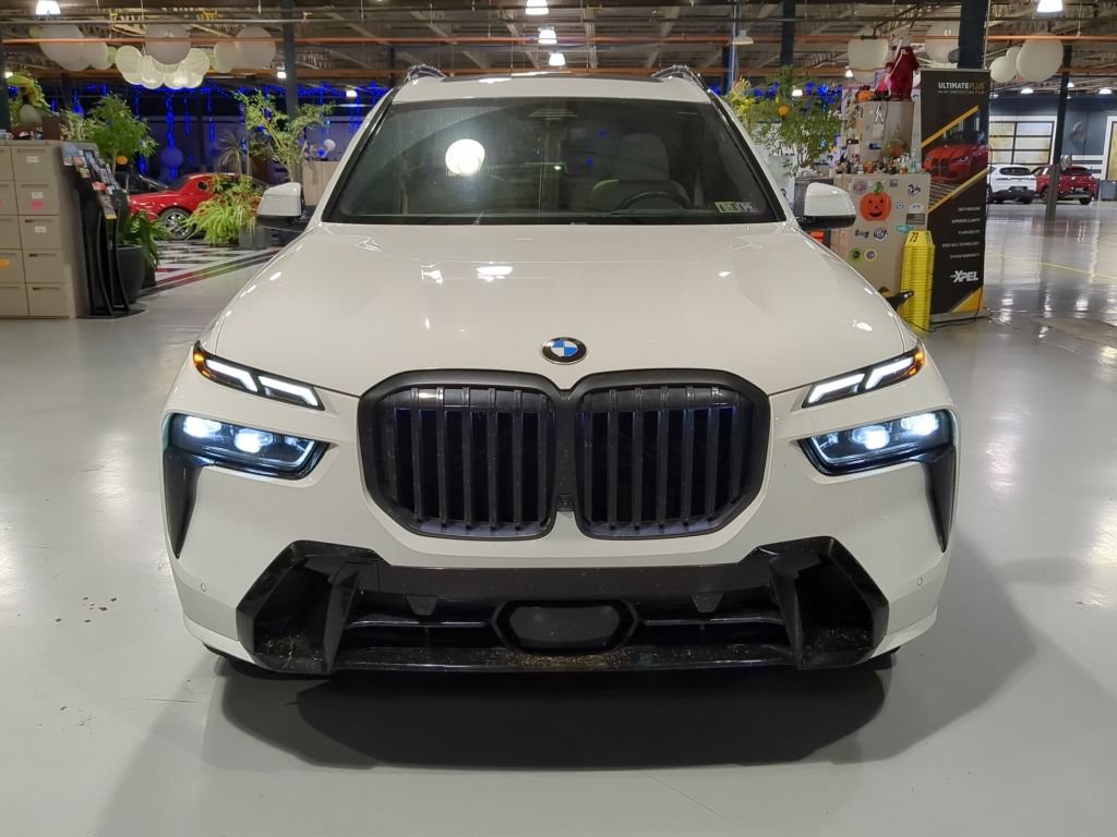 Used 2023 BMW X7 xDrive40i w/ Executive Package AWD/4WD image 3
