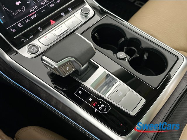 Used 2025 Audi Q8 Prestige AWD/4WD image 32