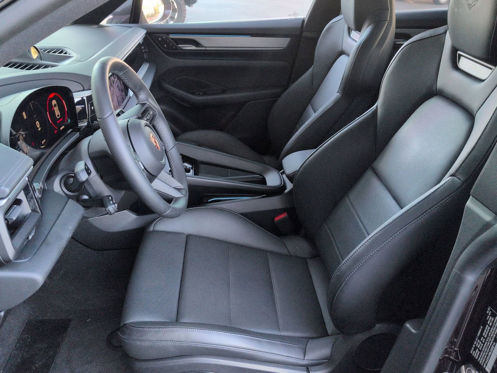 Certified 2025 Porsche Macan 4 Electric image 5