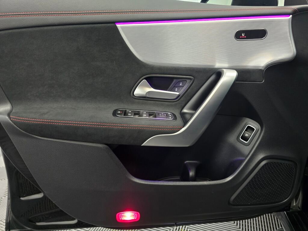 Used 2022 Mercedes-Benz CLA 250 4MATIC image 33