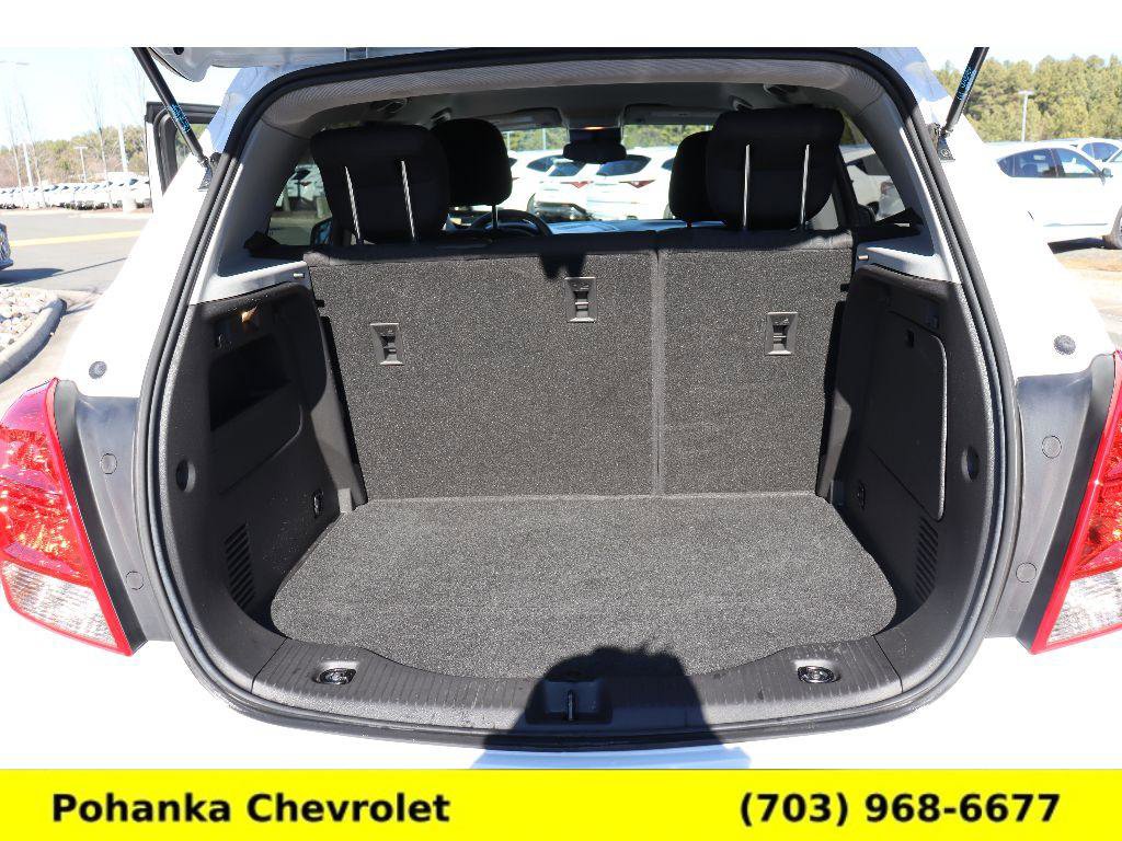 Used 2022 Chevrolet Trax LS w/ Tint and Cruise Package image 25