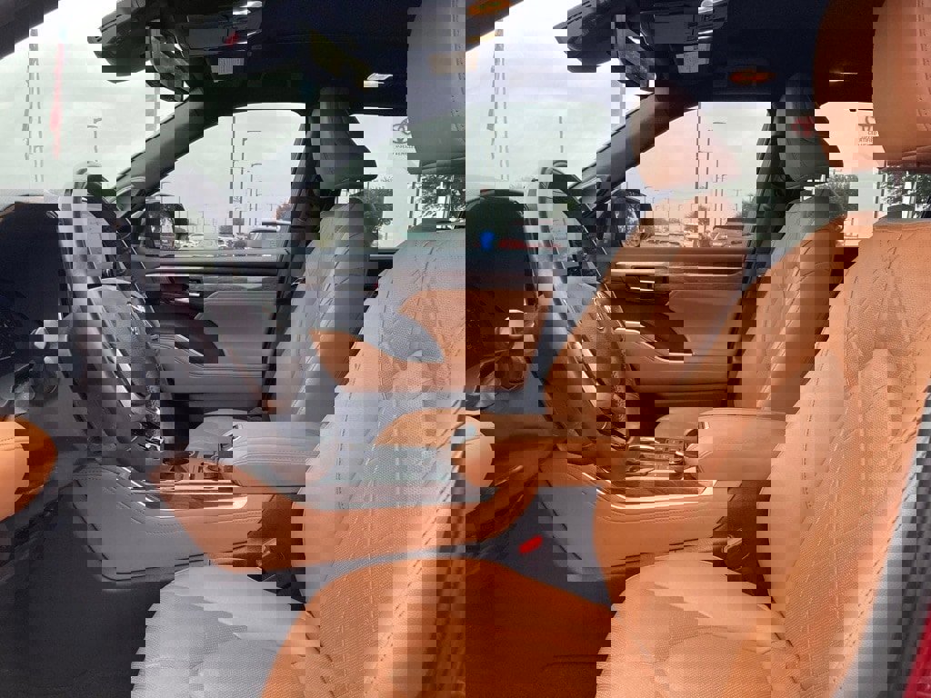 Used 2024 Toyota Highlander Platinum image 10