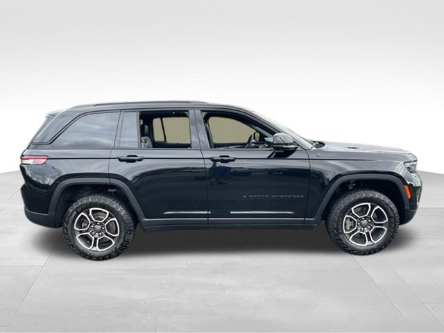 Used 2023 Jeep Grand Cherokee Trailhawk w/ Advanced Protech Group II AWD/4WD image 8