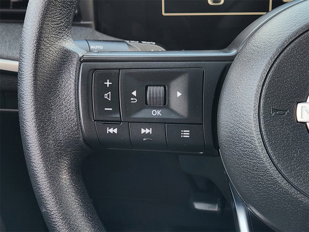 Used 2025 Nissan Kicks SV image 26