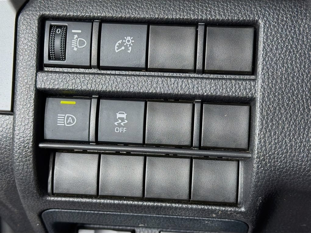 Used 2025 Toyota Tacoma SR5 AWD/4WD image 15