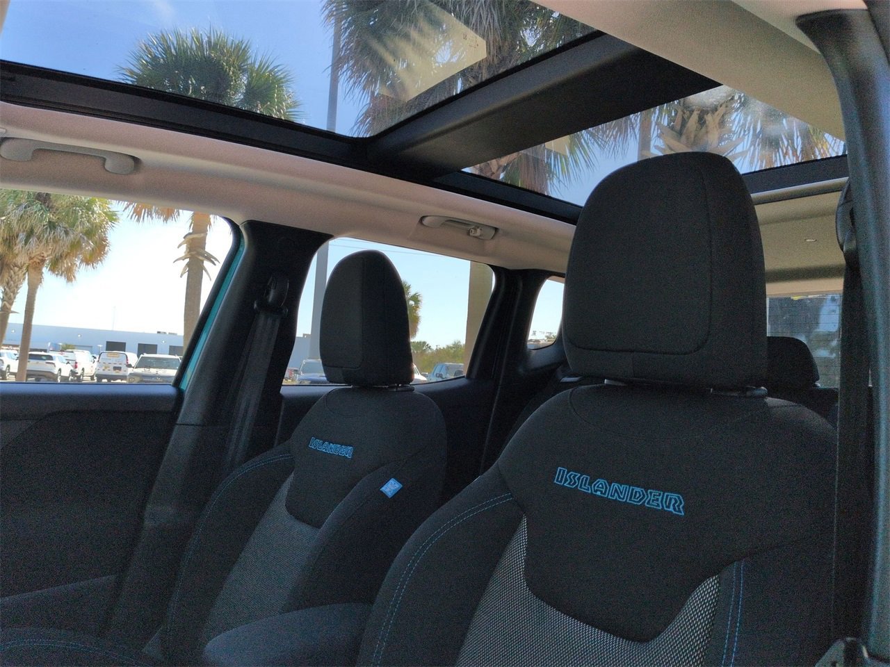 Used 2021 Jeep Renegade Latitude image 17