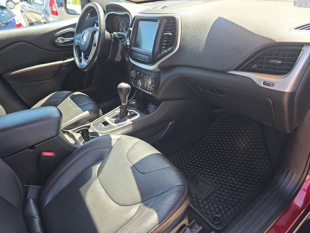 Used 2014 Jeep Cherokee Trailhawk w/ Comfort/Convenience Group AWD/4WD image 20