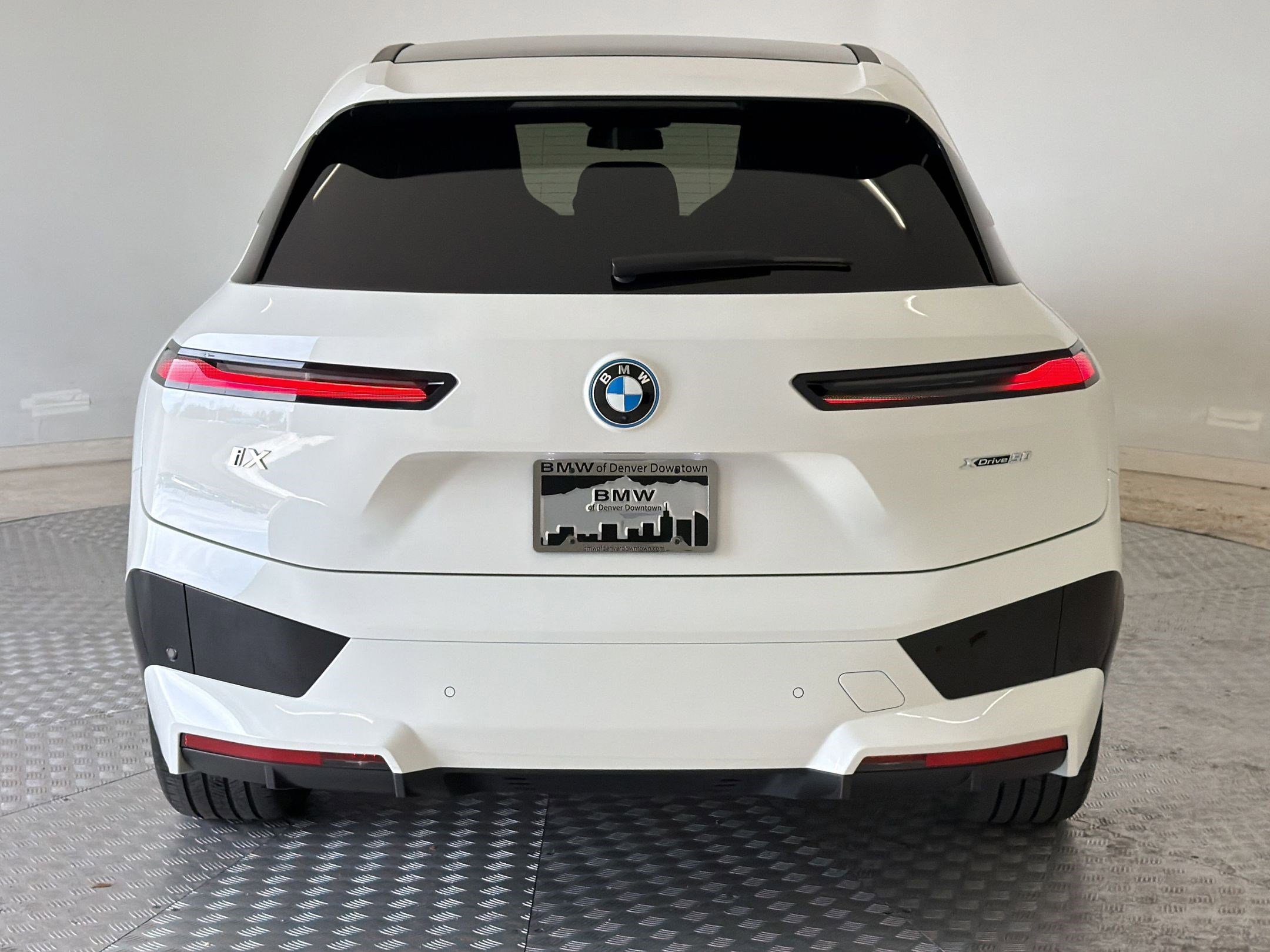 Used 2025 BMW iX xDrive50 w/ Sport Package AWD/4WD image 10