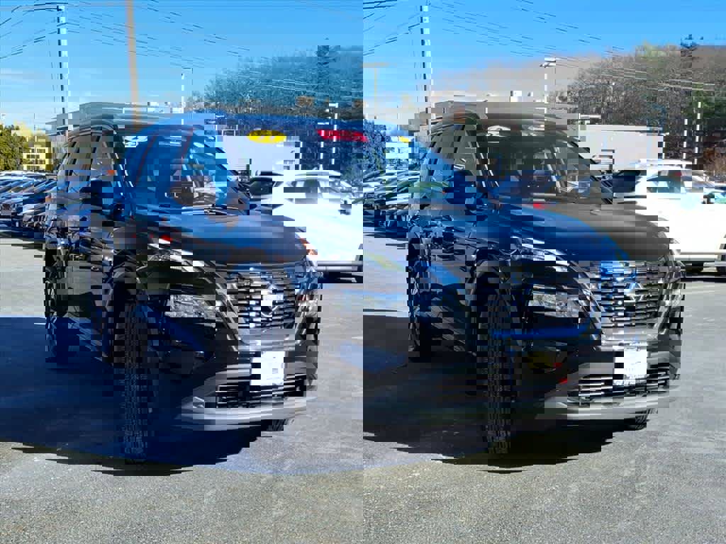 Certified 2023 Nissan Rogue SV w/ SV Premium Package image 3