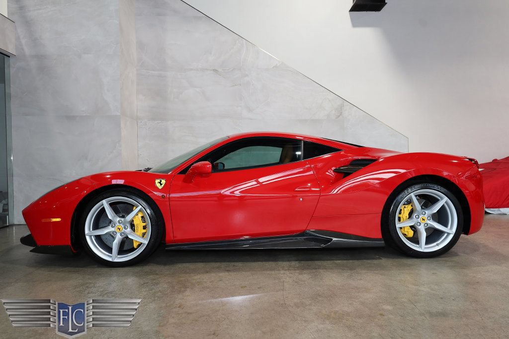 Used 2018 Ferrari 488 GTB RWD image 2