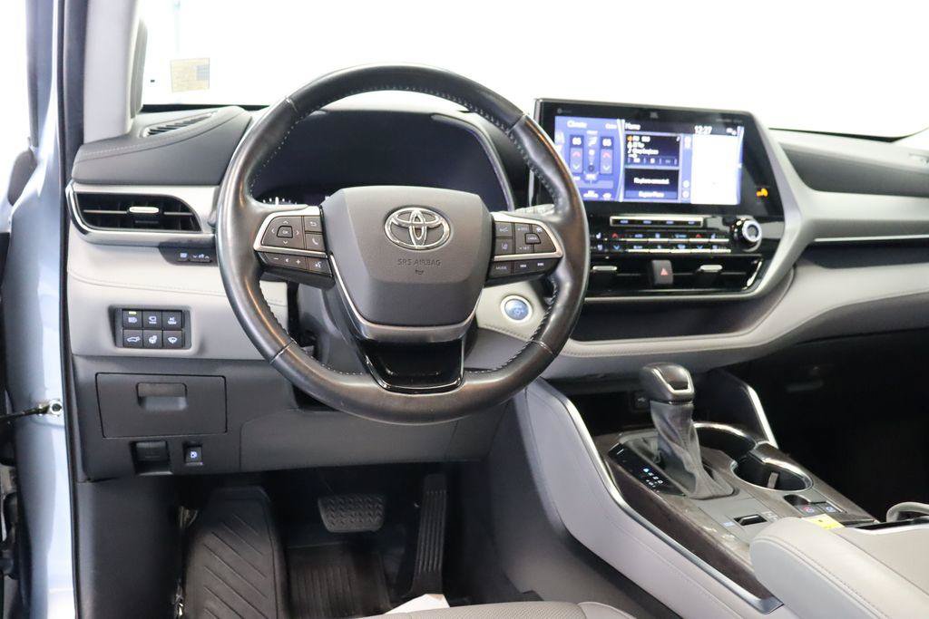 Used 2021 Toyota Highlander Platinum AWD/4WD image 21