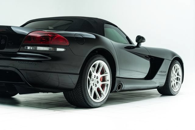 Used 2004 Dodge Viper SRT-10 RWD image 13