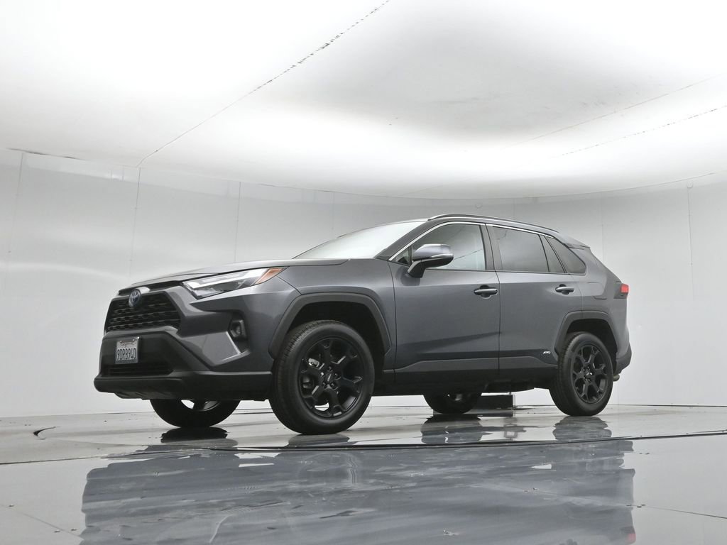 Used 2022 Toyota RAV4 XLE Premium AWD/4WD image 47