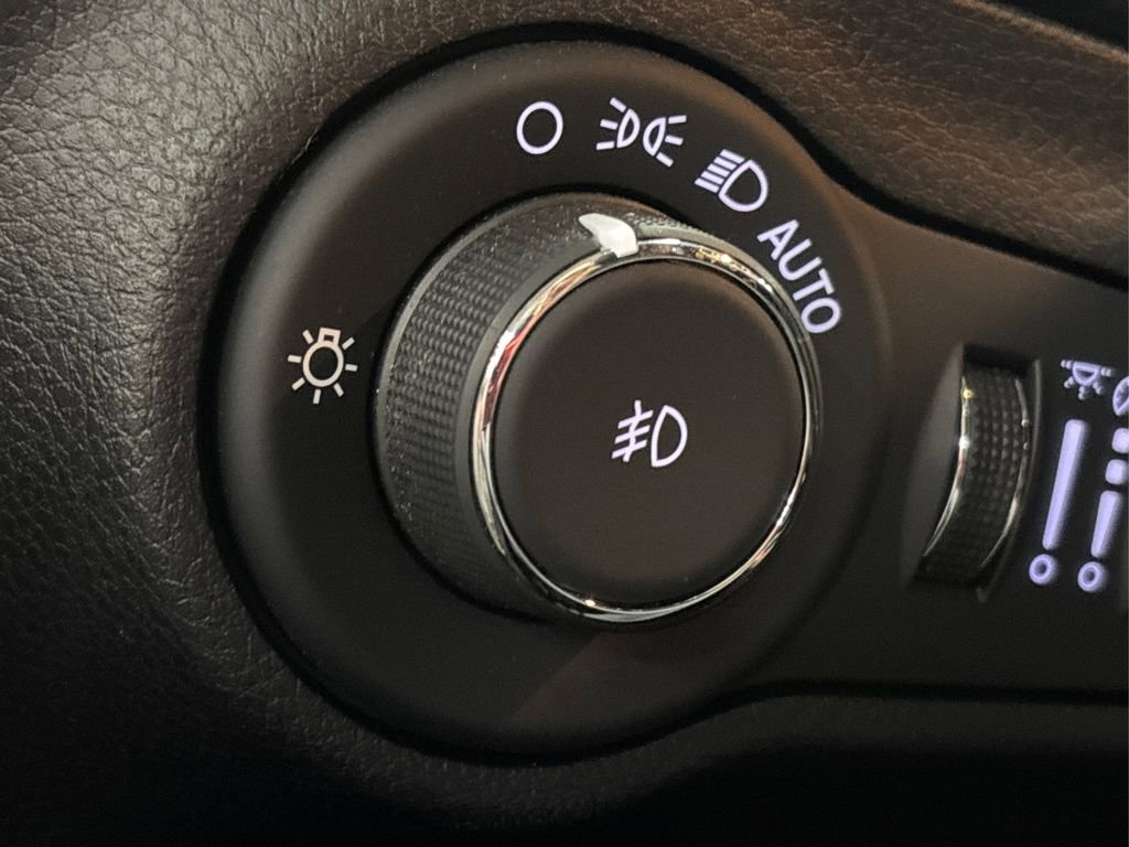 Used 2020 Jeep Compass Latitude w/ Popular Equipment Group image 25