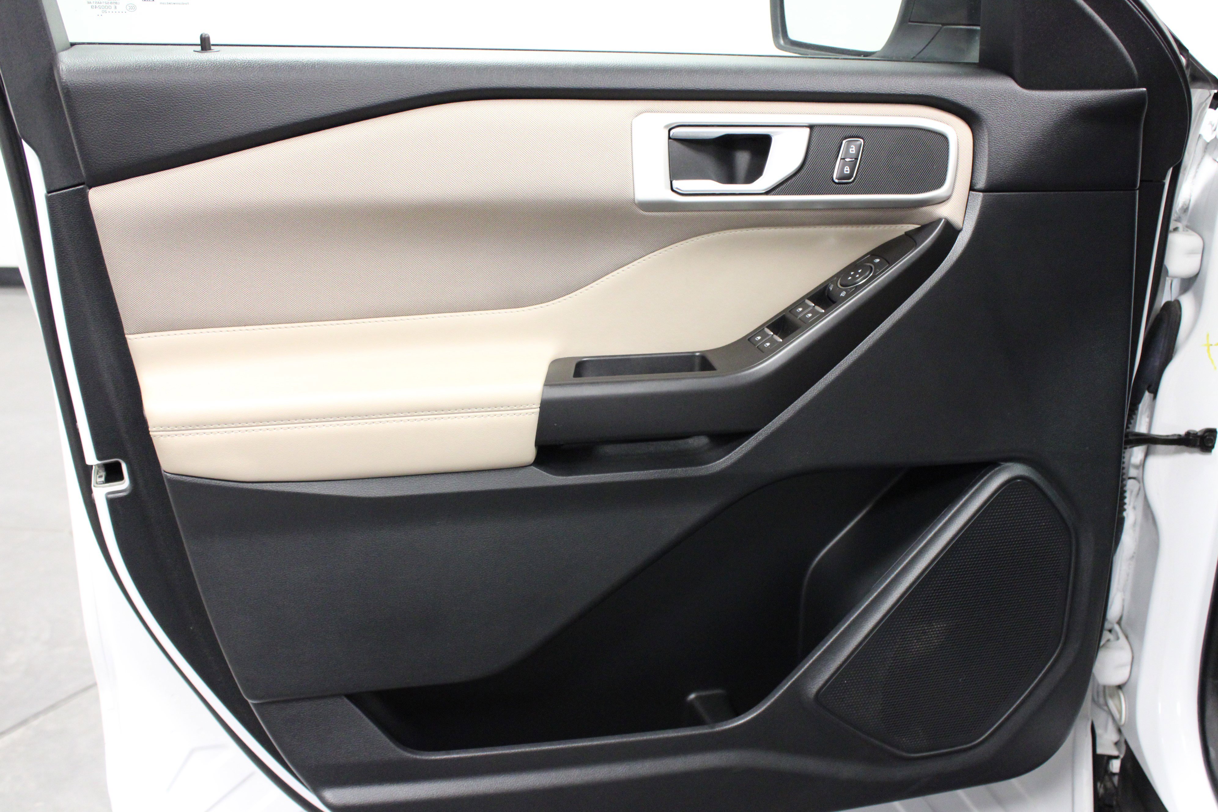 Used 2020 Ford Explorer XLT image 11