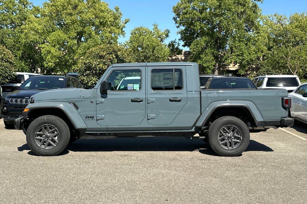New 2026 Jeep Gladiator Sport AWD/4WD image 7