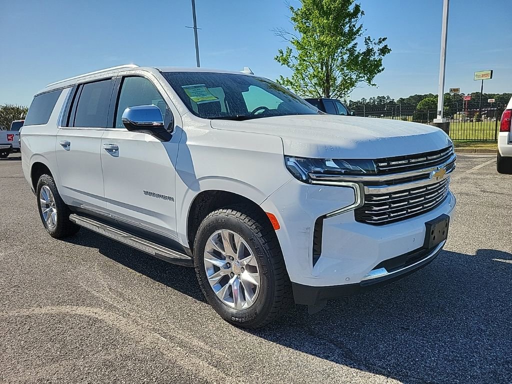 Used 2024 Chevrolet Suburban Premier AWD/4WD image 3