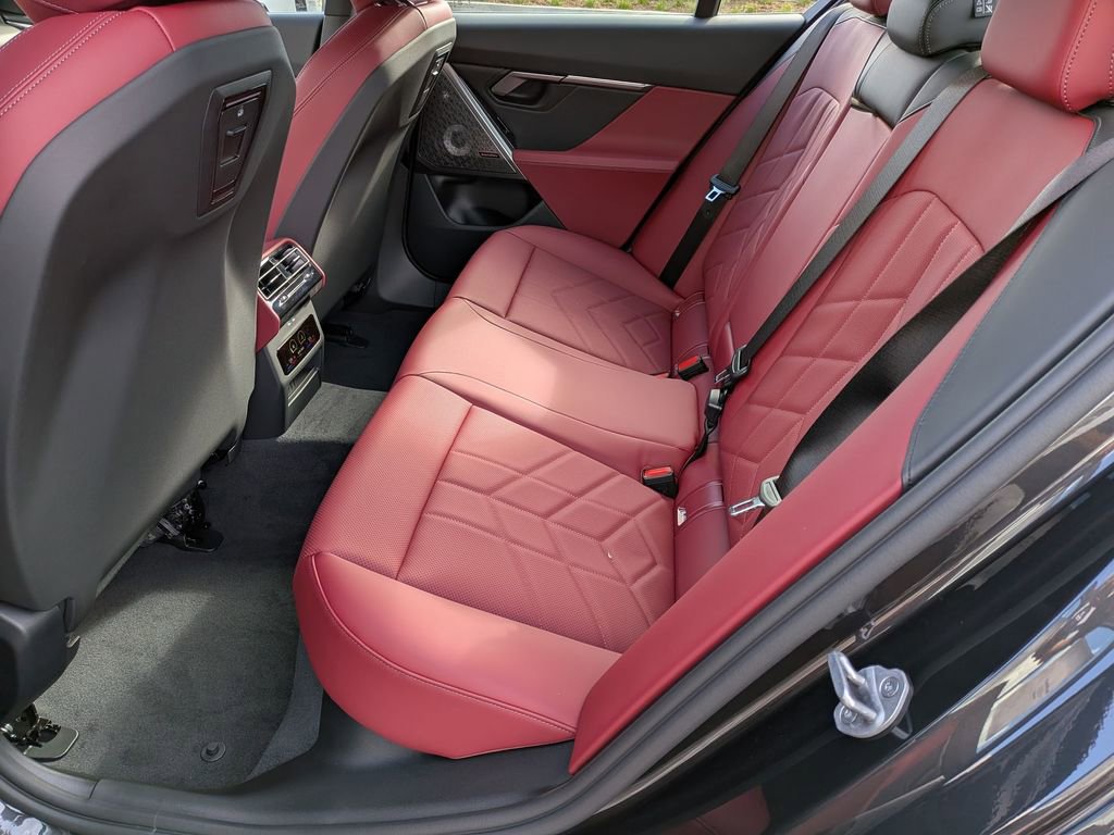 New 2026 BMW i5 eDrive40 image 33