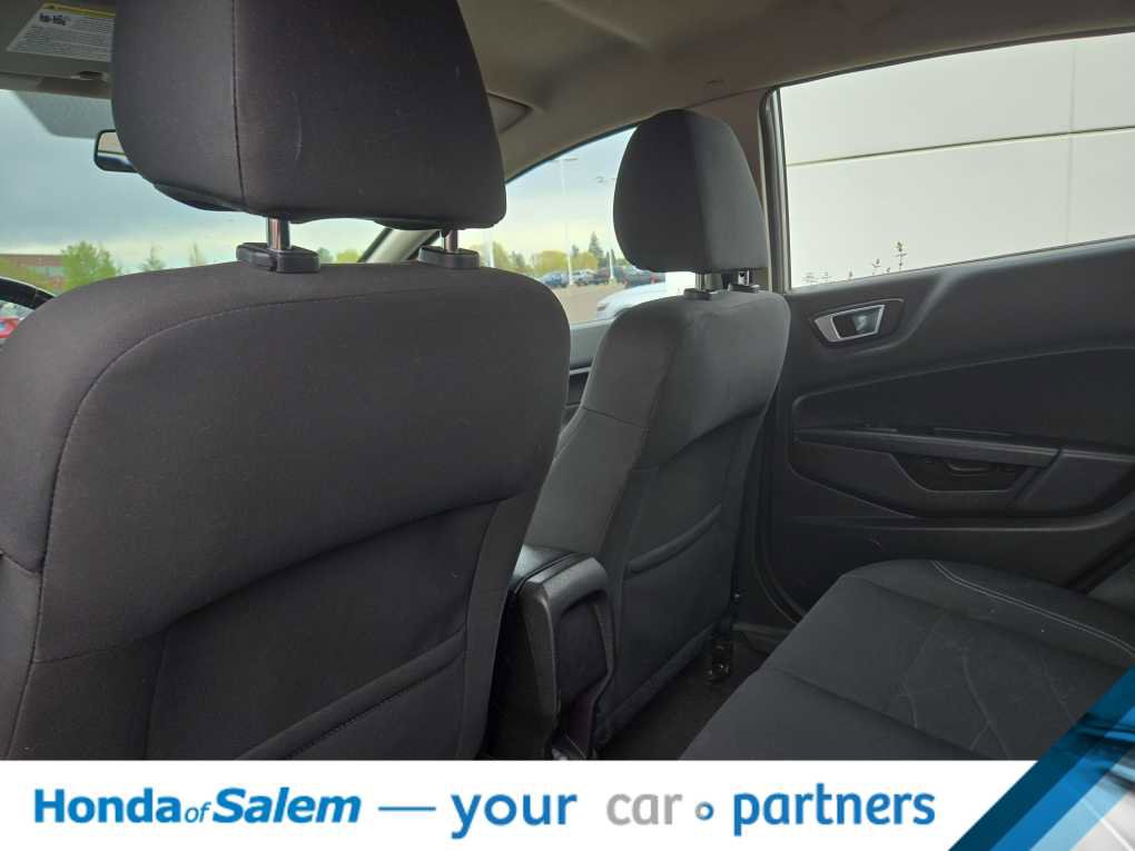 Used 2015 Ford Fiesta SE FWD image 9