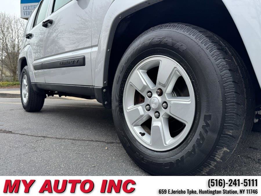 Used 2011 Jeep Liberty Sport image 9