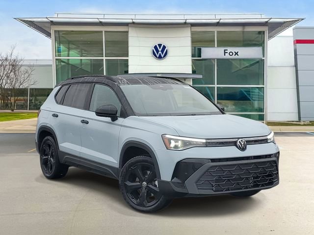New 2026 Volkswagen Taos SE image 1