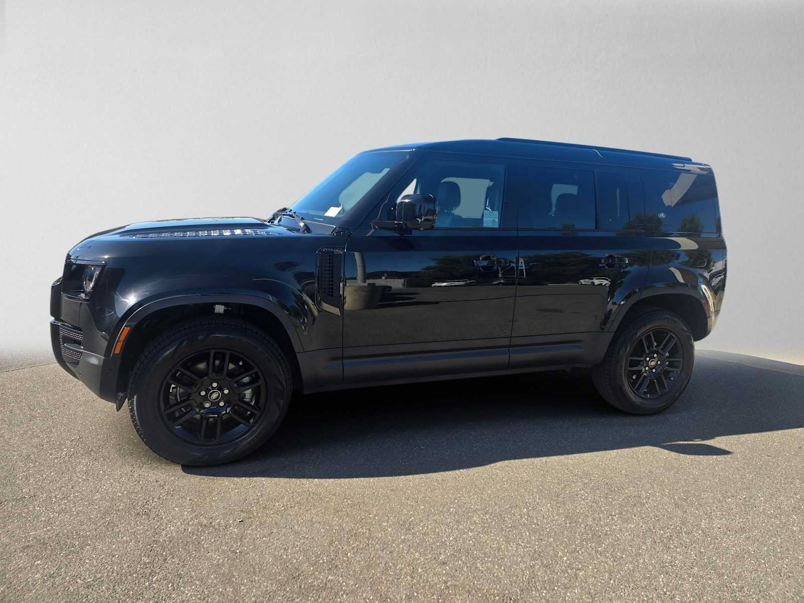 Used 2023 Land Rover Defender 110 S AWD/4WD image 6
