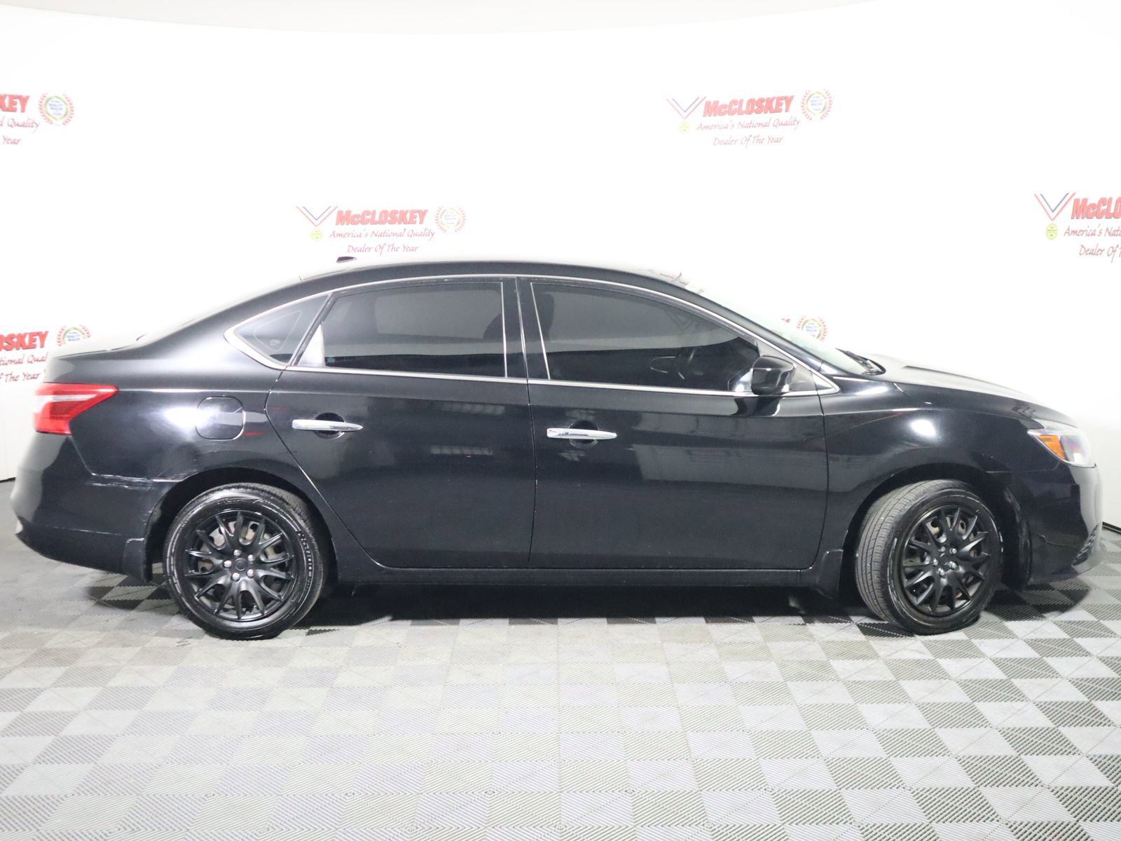 Used 2017 Nissan Sentra SV w/ Driver's Assist Package FWD image 3