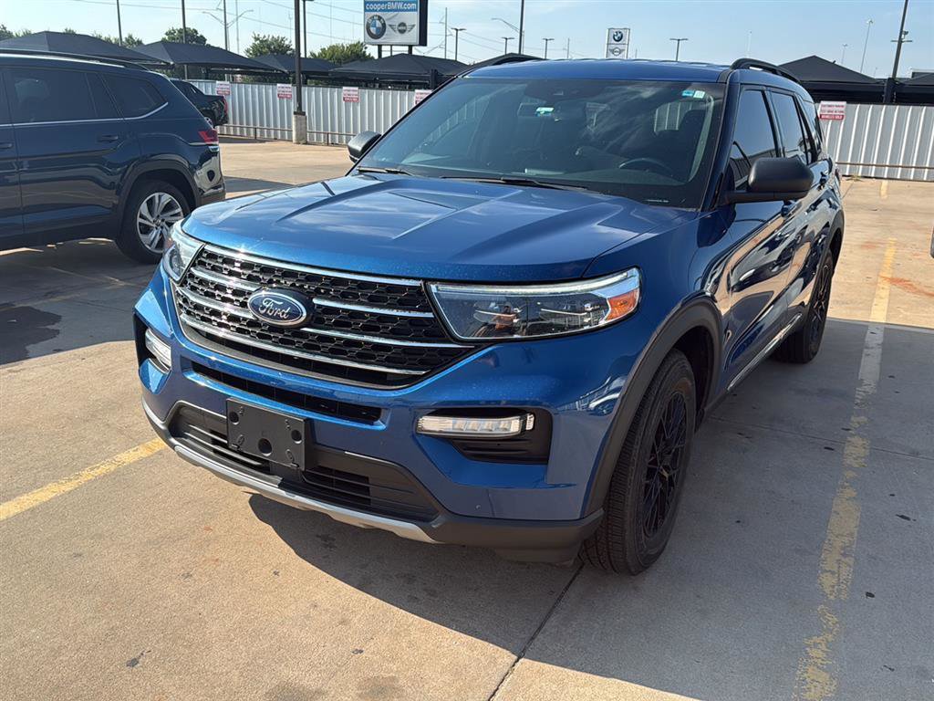 Used 2020 Ford Explorer XLT w/ Equipment Group 202A image 2